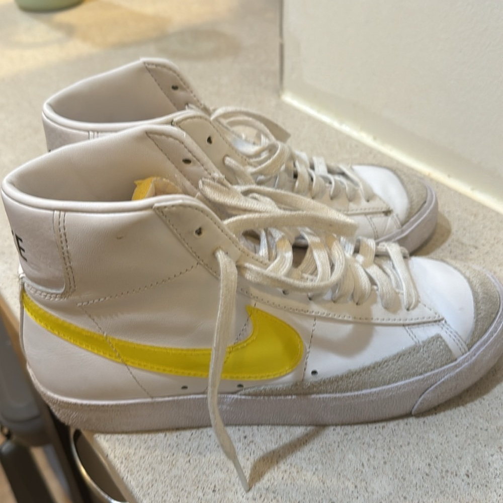 Nike Womens Blazer Mid '77 White Yellow Size 8